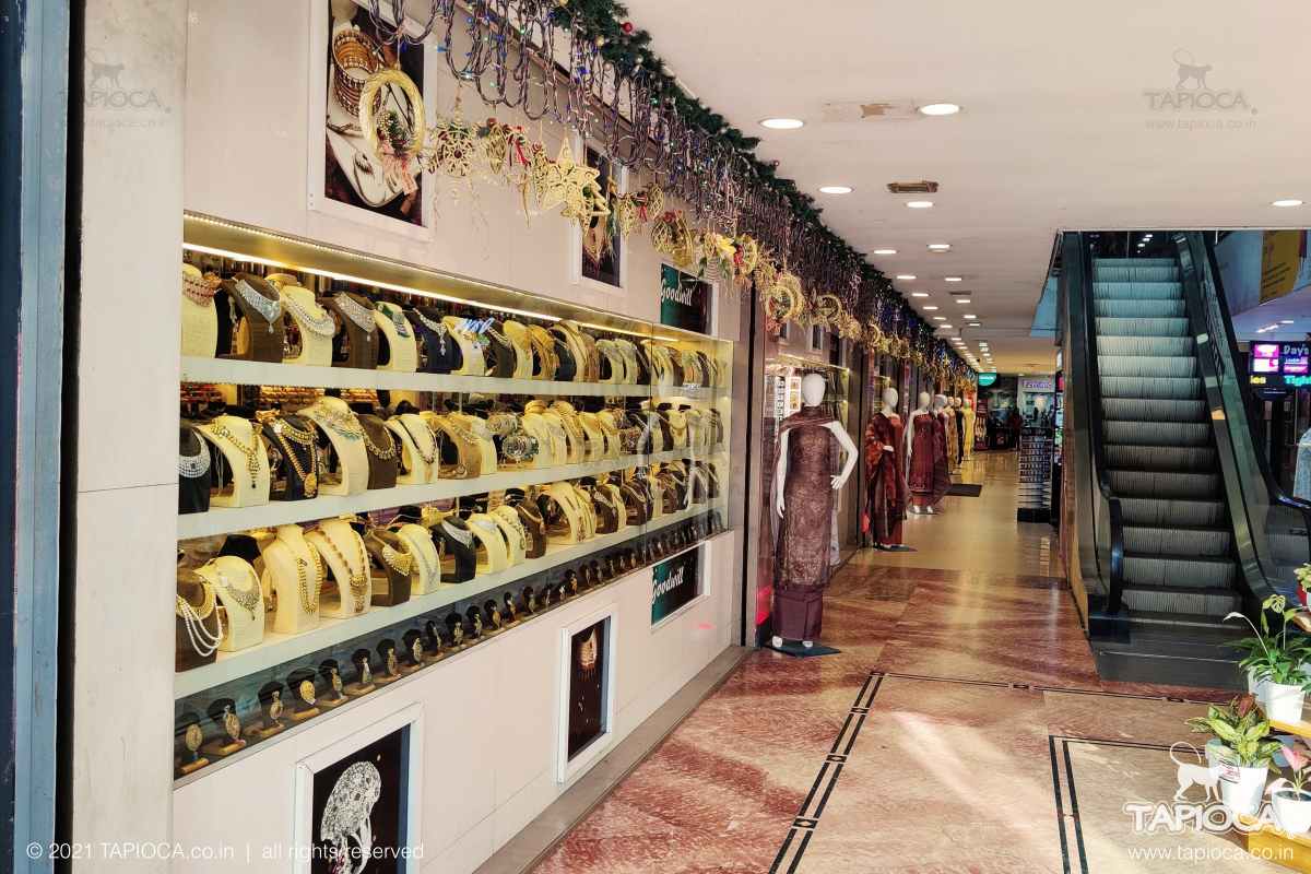 A very popular fashion & accessories shopping destination in Ernakulam city.