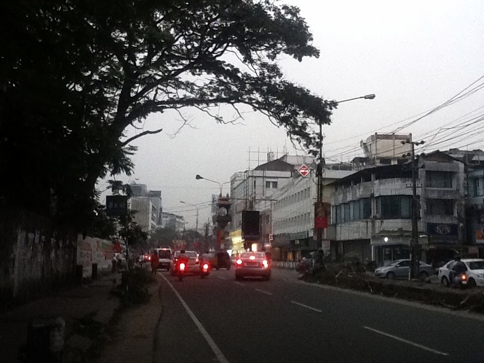 MG Road and environs are the main shopping areas in Kochi. Some of Cochin's legendary restaurants are on MG Road.