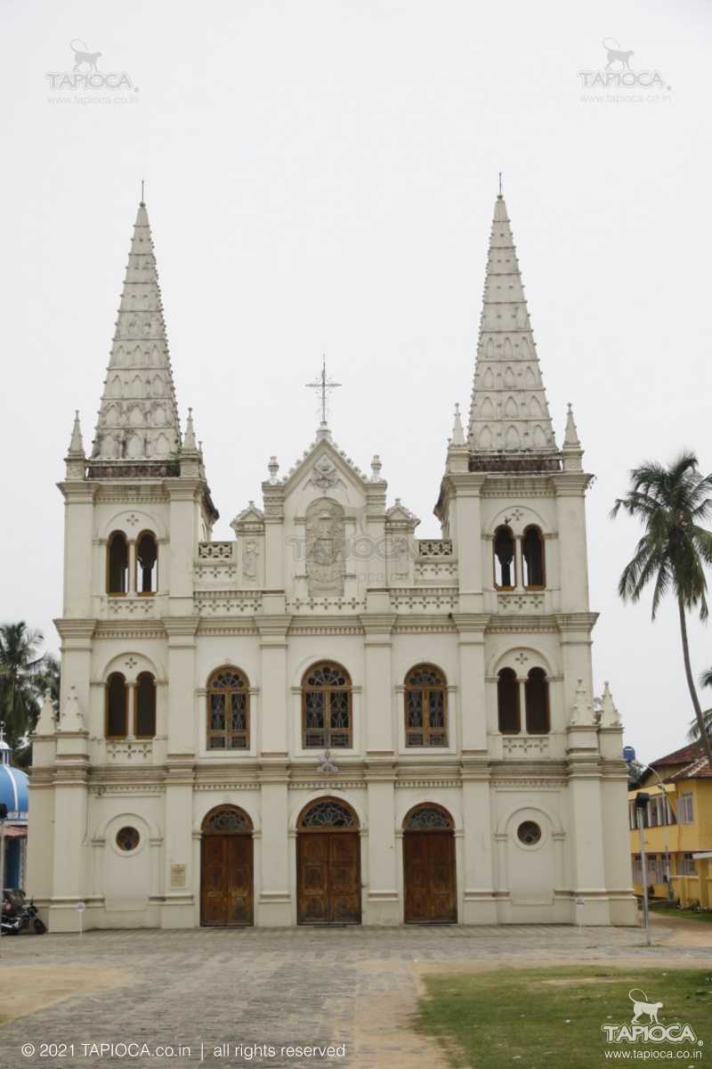 Facade of Santa Cruz Basilica in Fort Kochi. Note the Gothic / European style architecture. 